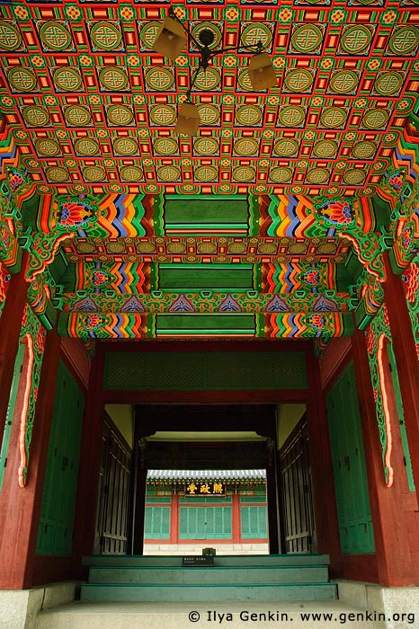  stock photography | One of the Entrances to Huijeondang Hall at Changdeokgung Palace in Seoul, South Korea, Jongno-gu, Seoul, South Korea, Image ID KR-SEOUL-CHANGDEOKGUNG-0010