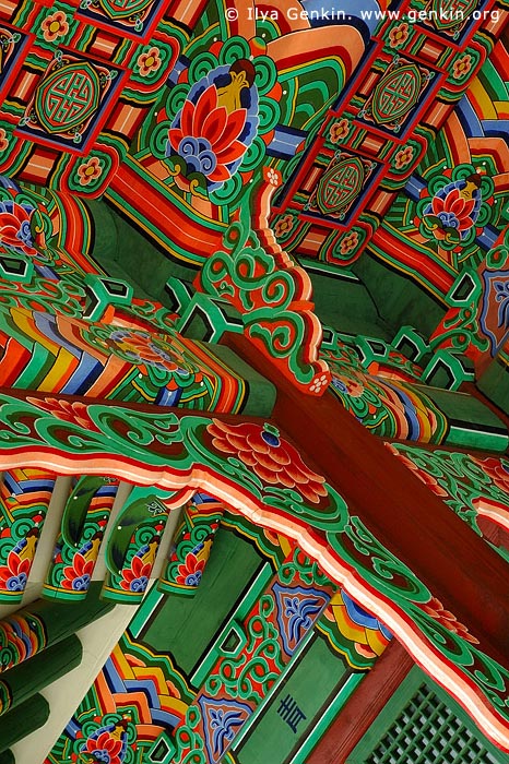  stock photography | Roof Decorations at the Entrance to Huijeondang Hall at Changdeokgung Palace in Seoul, South Korea, Jongno-gu, Seoul, South Korea, Image ID KR-SEOUL-CHANGDEOKGUNG-0011