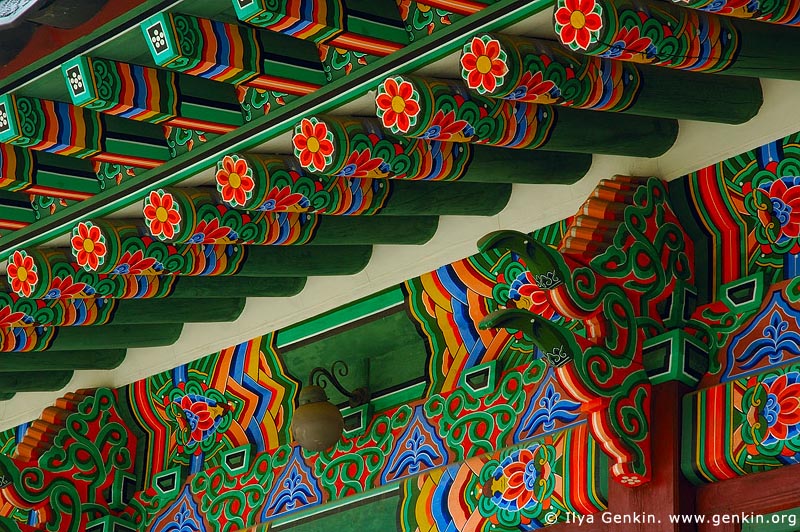  stock photography | Roof Decorations at the Entrance to Huijeondang Hall at Changdeokgung Palace in Seoul, South Korea, Jongno-gu, Seoul, South Korea, Image ID KR-SEOUL-CHANGDEOKGUNG-0012